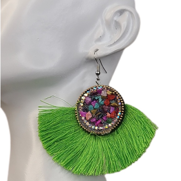 💎 Green Fringe Tassel Earrings - Picture 5 of 6